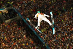 Hoffmann startet mit Platz vier in Tournee – Prevc siegt