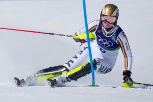 Dürr im Slalom auf Medaillenkurs – Shiffrin klar vorn