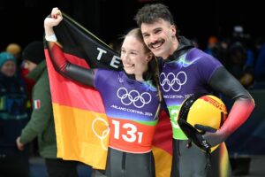 Silber und Bronze für Skeletonis bei der Team-Premiere