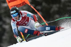 Erster Olympia-Sturz: Norweger mit Helikopter von Piste