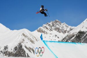 Kuriose Panne: Ski von Olympiasiegerin löst sich