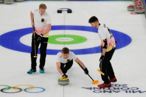 Halbfinal-Traum lebt: Curling-Männer feiern wichtigen Sieg